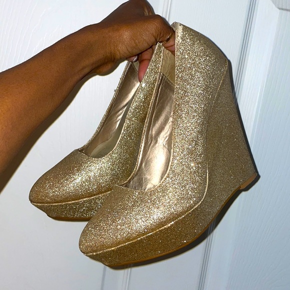 Gold Glitter Wedge - Picture 1 of 2